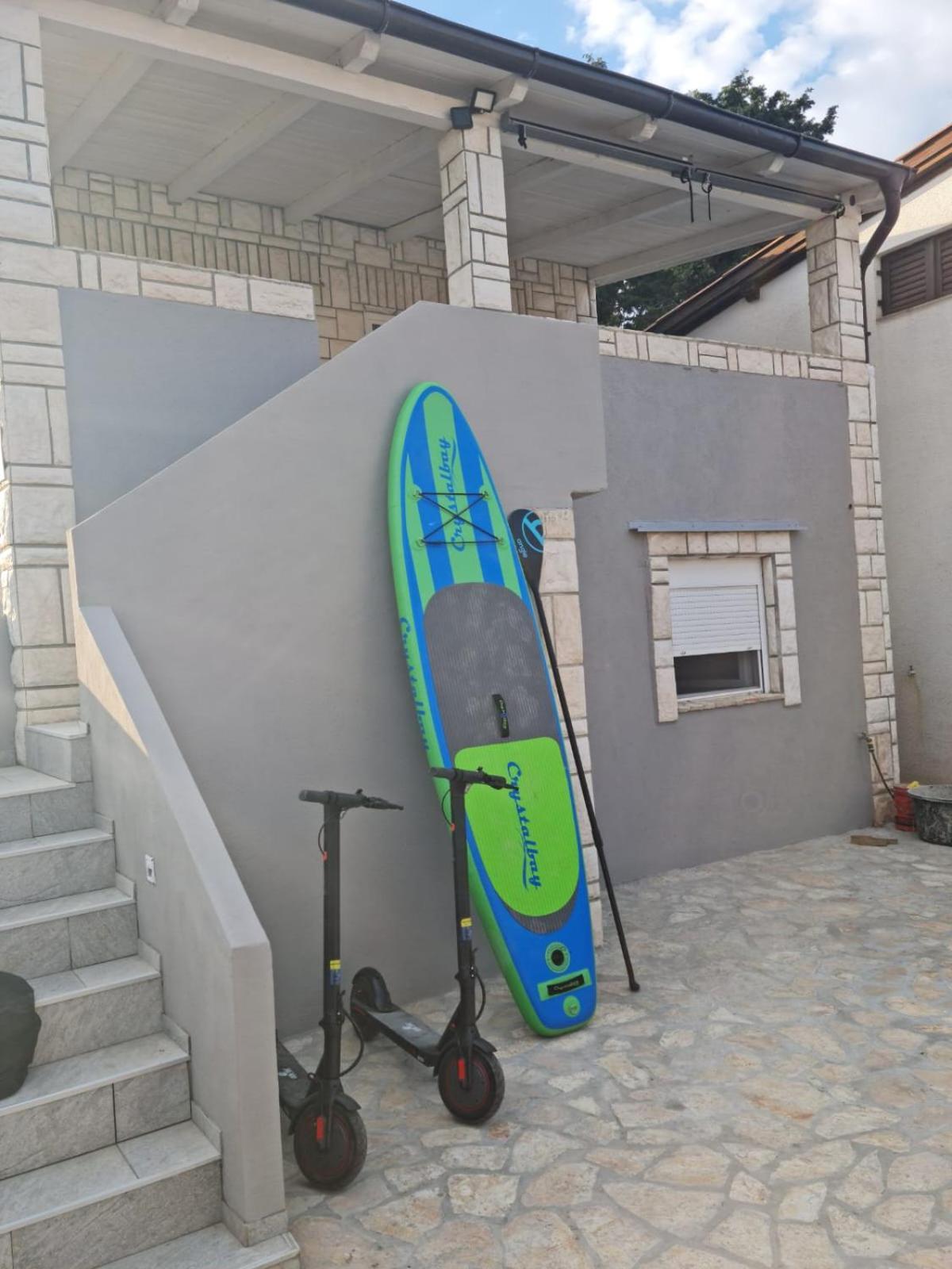 Apartment VI & La Electric Scooters Included 비르 외부 사진